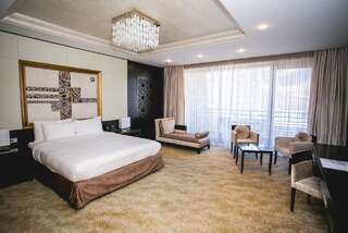 Курортные отели Shahdag Hotel & Spa Шахдаг Полулюкс с видом на площадь-4