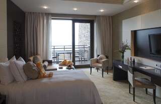 Курортные отели Shahdag Hotel & Spa Шахдаг Улучшенный номер Твин с видом на площадь-1