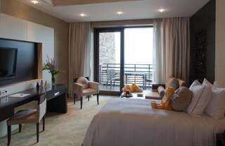 Курортные отели Shahdag Hotel & Spa Шахдаг Номер Делюкс с кроватью размера "king-size" и видом на горы-2